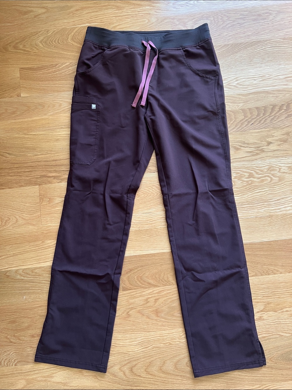 FIGS Women's Cargo Scrub Pants - Espresso